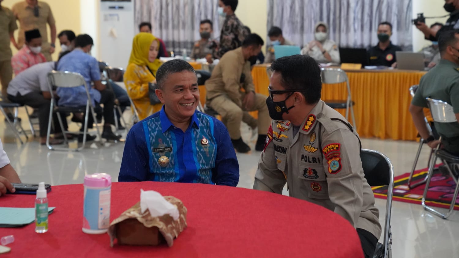 wali-kota-palu-hadianto-rasyid-hadiri-vaksinasi-covid-19-di-aula-kan.jpg