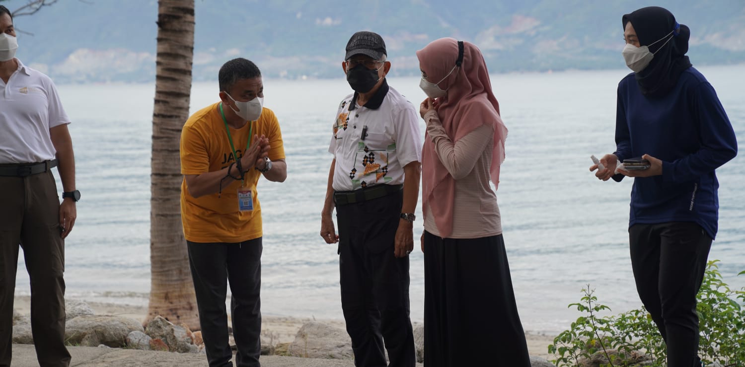wali-kota-palu-hadianto-rasyid-mendampingi-wakil-presiden-waf.jpg
