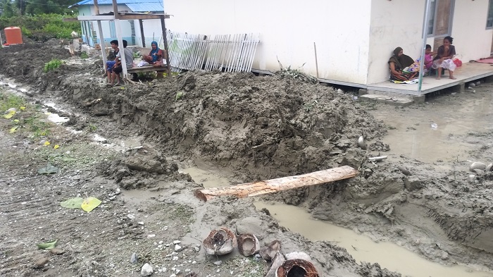 warga-korban-banjir-bandang-desa-beka-kecamatan-marawola.jpg