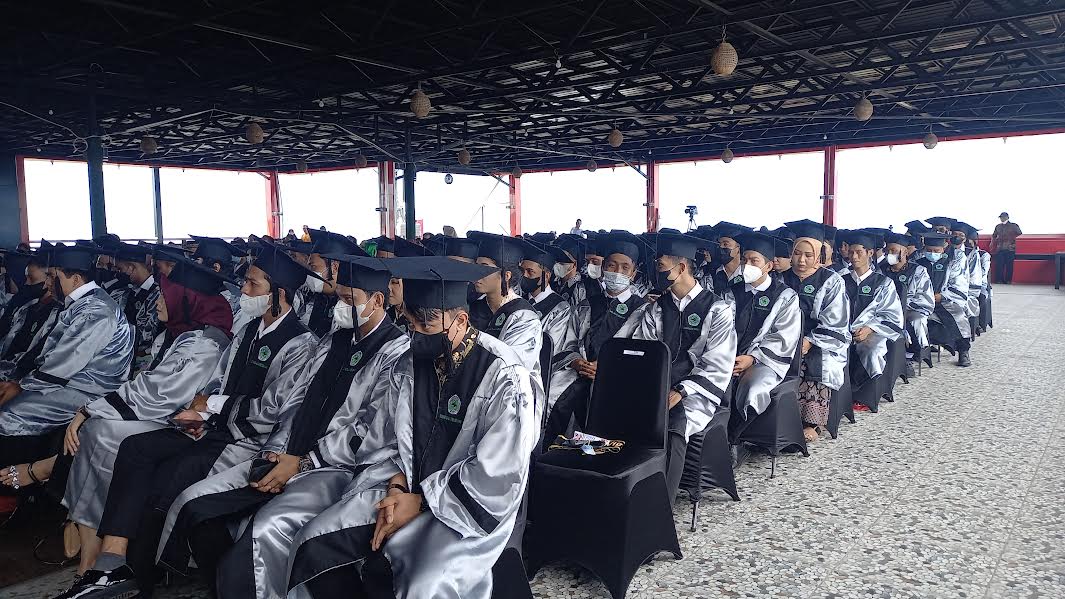 wisuda-stmik-bina-mulia-palu.jpg