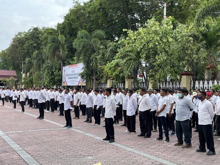 1.014 Petugas Ketertiban Tempat Pemungutan Suara Ikuti Apel Akbar di Mako Polresta Palu