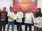 Aan-Arif-Latadano-Datang-ke-KPU-Daftarkan-Diri-Sebagai-Calon-d.jpg