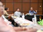 Anwar-hafid-dan-Bupati-Morut-sepakat-bangun-jalan-rusak.jpg