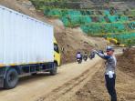 Arus-Lancar-Sistem-Buka-Tutup-Jalan-Kebun-Kopi-Parimo-Dihentikan.jpg