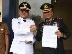 Delis-serahkan-bangunan-baru-polres-morut.jpg