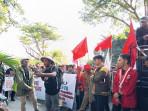 Orasi di Depan Kantor Gubernur Sulteng, Berikut 24 Tuntutan Pendemo