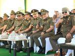 Hadianto-Rasyid-Pakai-Baju-Satpol-PP-di-Banggai.jpg