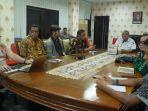 Kadis-Kominfo-Santik-Pimpin-Rapat-Tindak-Lanjut-Road-To-Summit-Selat-Makassar-2024.jpg