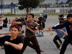 Latihan-menari-yang-melibatkan-300-penari-untuk-tampil-pada-pembuk.jpg