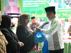 Milad-ke-98-Alkhairaat-Gubernur-Sulteng-Serahkan-1000-Paket-Sembako-untuk-Guru.jpg