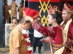 Pada-hari-pertamanya-menjalankan-tugas-sebagai-Penjabat-Sd.jpg