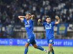Pemain-Persib-Bandung-Tyronne-del-Pino-dan-Marc-Klok.jpg