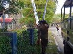 Penertiban-APK-Caleg-di-depan-GOR-Kasintuwu-Poso-Sdf.jpg