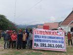 Puluhan-warga-Desa-Lembantongoa-melakukan-aksd.jpg