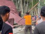 Rumah-pelaku-dibongkar-warga.jpg