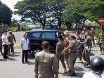 Satpol-PP-Ribut-dengan-Staf-Ahli-Bupati.jpg