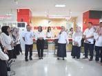 Sekda-Provinsi-Sulteng-Novalina-bersama-Staf-sa.jpg