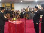 Upacara-peresmian-pengangkatan-PAW-itu-digelar-di-ruanfg.jpg