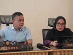 Wali-Kota-Palu-Hadianto-Rasyid-mendengarkan-keluh-kesad.jpg