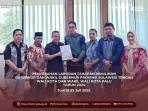 KPU Kota Palu Serahkan Laporan Tahapan Pilkada 2024 ke Hadianto Rasyid