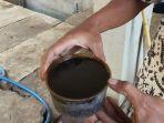 air-sungai-bengawan-solo-yang-berwarna-hitam-pekat-karena-tercemar-limbah-alkohol-atau-ciu.jpg