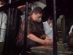 airlangga-hartarto-ziarah-makam-keluarga-di-astana-oetara.jpg