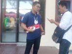 andri-gultom-mendatangi-kantor-satpol-pp-palu.jpg