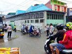 anggota-polres-banggai-saat-melaksanakan-operasi-yustisi-di-pasar-simpong.jpg