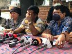 ayah-bibi-andriansyah-menangis.jpg
