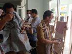bupati-sigi-mohamad-irwan-memborong-sarung-travelling-karya-penyandang.jpg