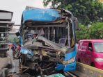 dua-bus-transjakarta-mengalami-tabrakan-beruntun.jpg