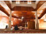 dua-orang-anak-tampak-menbaca-al-quran-usai-melaksanakan-salat-asar.jpg