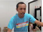 furry-setya-alias-mas-pur-saat-memperlihatkan-kondisi-kontrakan-barunya.jpg