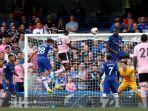 gelandang-leicester-city-wilfred-ndidi-menyundul-bola-dalam-laga-pekan.jpg