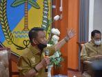 gubernur-sulawesi-rengah-rusdi-mastura-dan-wakilnya-mamun-amir-memimpin-rapat-perdana.jpg