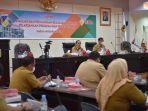 gubernur-sulawesi-tengah-longki-djanggola-saat-memimpin-rapat-evaluasi-dan-pengawasan-realisasi-apbd.jpg