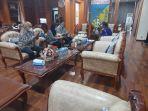 gubernur-sulawesi-tengah-rusdi-mastura-saat-menerima-kunjungan-satgas.jpg