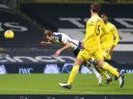harry-kane-mencetak-gol-tottenham-hotspur-ke-gawang-fulham.jpg