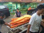 jasad-abg-perempuan-tiba-di-depan-kamar-mayat-rsu-dr-soekardjo.jpg