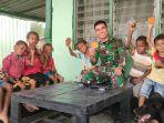 keakraban-tni-dengan-anak-anak-papua-terlihat-di-pos-tni-arso-tami-di-desad.jpg
