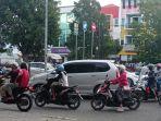 kendaraan-melewati-jl-moh-yamin-kota-palu-jelang-wa.jpg