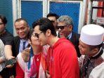 kriss-hatta-dicium-oleh-ibunda-tuty-suratinah-selepas-bebas-dari-penjara.jpg