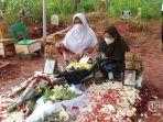 makam-vanessa-angel-dan-bibi-andriansyah-di-taman-makam-islami-malaka.jpg