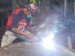 mantan-wali-kota-solo-fx-hadi-rudyatmo-kembali-melakoni-pekerjaan-lamanya-sebagai-tukang-las.jpg