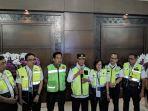 menteri-perhubungan-budi-karya-sumadi-mengenakan-topi-saat-mengecek-persiapa.jpg