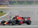 momen-saat-max-verstappen-red-bull-racing-tergelincir.jpg