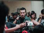 nicholas-saputra-dalam-syuting-film-sayap-sayap-patah.jpg