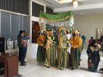 pangan-sultan-beybar-dan-ayustina-dipayungi-dan-disambd.jpg<pf>pesta-nikah-pangan-sultan-beybar-dan-ayustina.jpg<pf>pesta-nikah-pangan-sultan-beybar-dan-ayustina-sg.jpg<pf>gubernur-sulawesi-tengah-rusdy-mastura-menggelar-ad.jpg<pf>pesta-nikah-pangan-sultan-beybar-danz-ayustina.jpg<pf>pesta-nikah-pangan-sultan-beybar-dan-ayustina-dsg.jpg