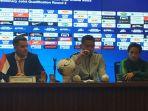 pelatih-timnas-indonesia-simon-mcmenemy-kiri.jpg