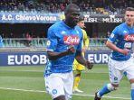 pemain-napoli-kalidou-koulibaly-merayakan-gol-saat-lawan-chievo-1442019.jpg